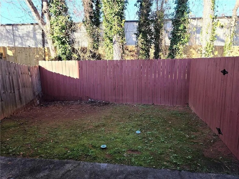Building Photo - 1453 Springleaf Cir SE