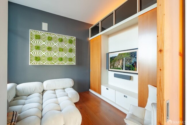 Building Photo - 1160 Mission St