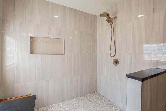 Building Photo - Available mid June!