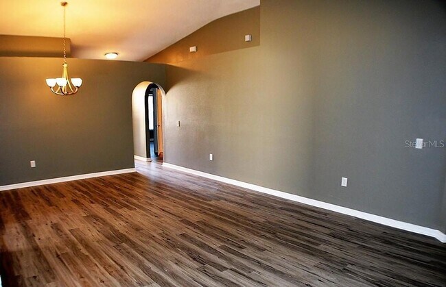 Building Photo - 1017 Tawny Eagle Dr