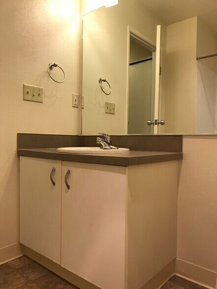 Building Photo - 5300 Harbour Pointe Blvd