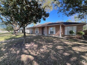 Building Photo - 4 Bedroom 2 Bathroom in Northwest Houston ...