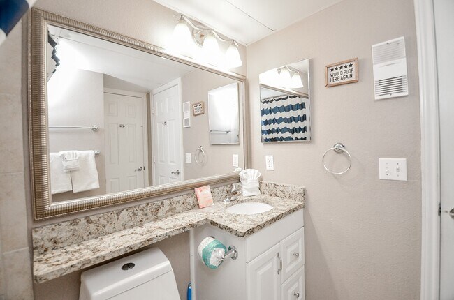 Building Photo - 6102 Seawall Blvd