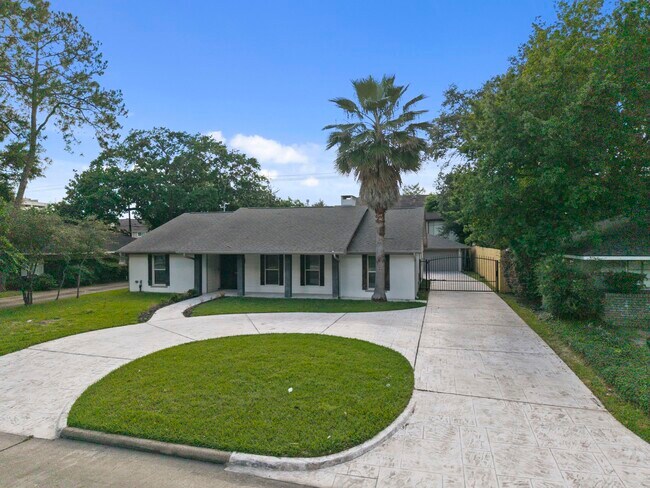 Building Photo - 2402 Chimney Rock Rd