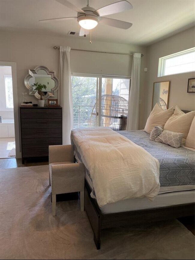 Building Photo - 5204 Hershe St