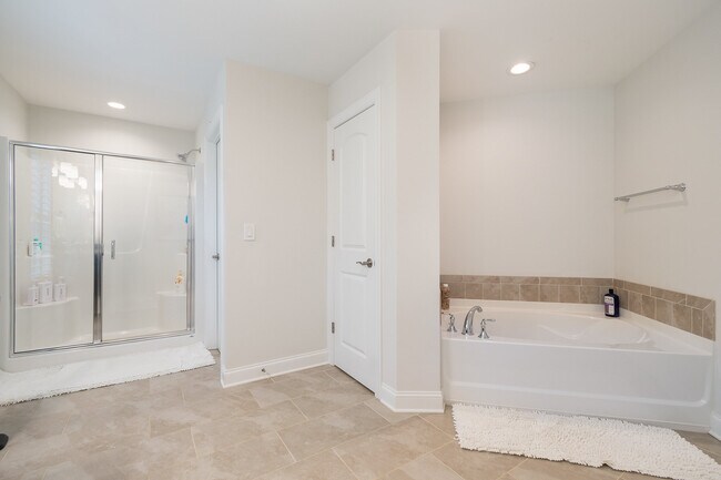 Building Photo - 6006 Tanoak Ct