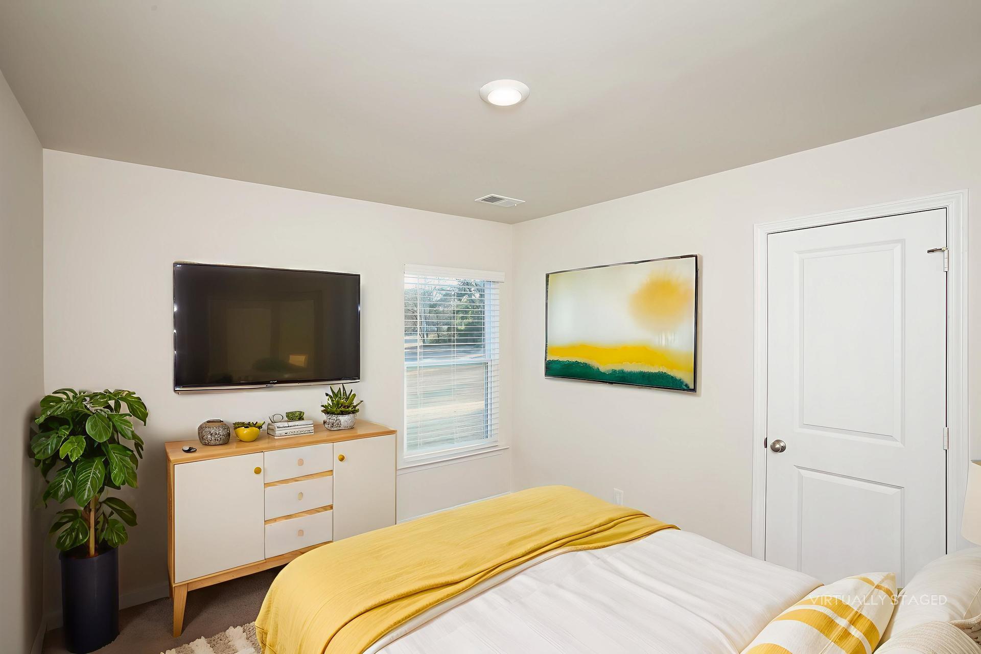 Building Photo - 1217 Lakeshore Dr