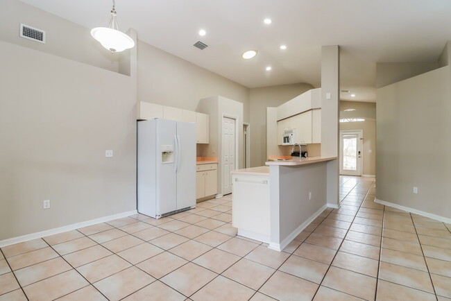 Building Photo - 2113 Cattleman Dr