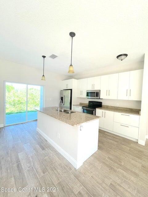 Building Photo - 847 Willowwood Ave