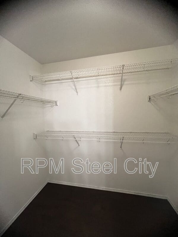 Building Photo - 4908 Prospect Dr