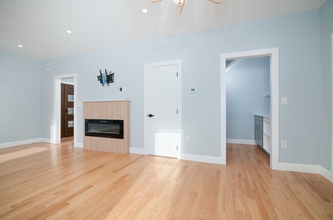 Building Photo - 45 Tainter St