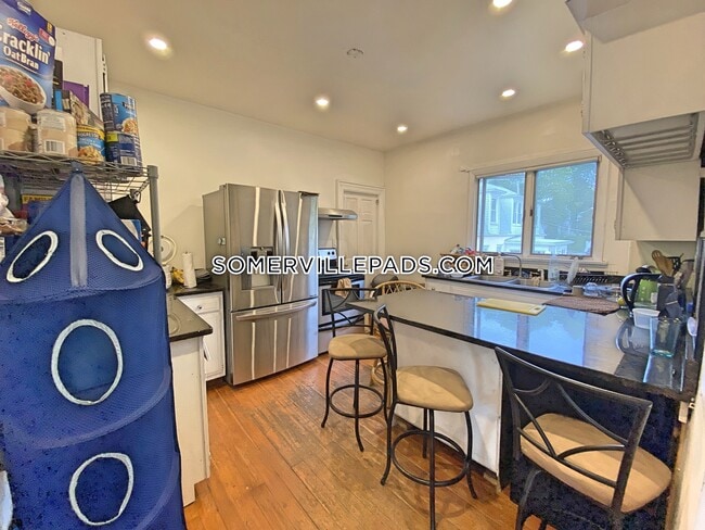 Primary Photo - 76 Curtis St