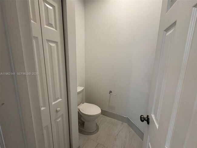 Building Photo - 4273 Fox Ridge Dr