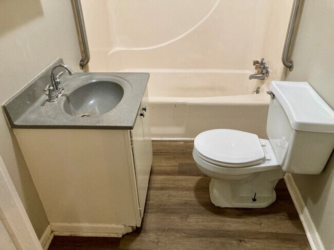 Building Photo - 117 Parkburg Rd