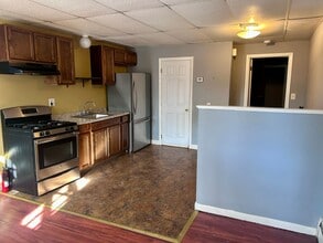 Building Photo - 5 Crescent St