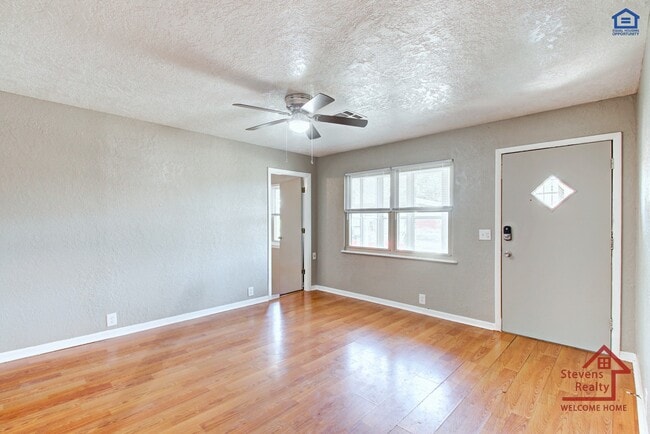 Building Photo - 4225 SE Elmhurst Ln