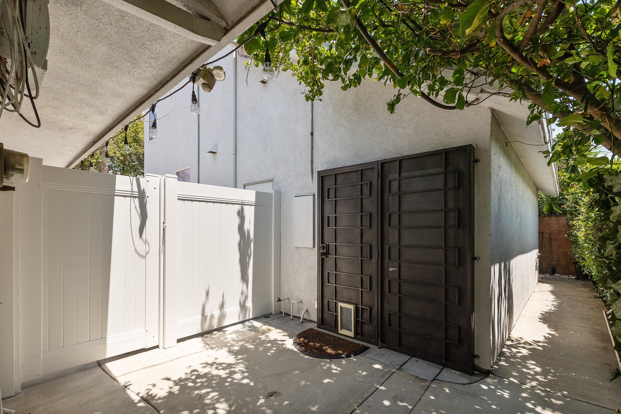 Building Photo - 8016 Crosnoe Ave