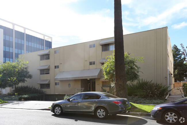 Building Photo - 117 N Hamilton Dr