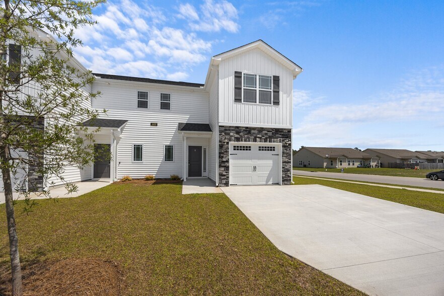 Building Photo - 4400 Laurel Ridge Dr