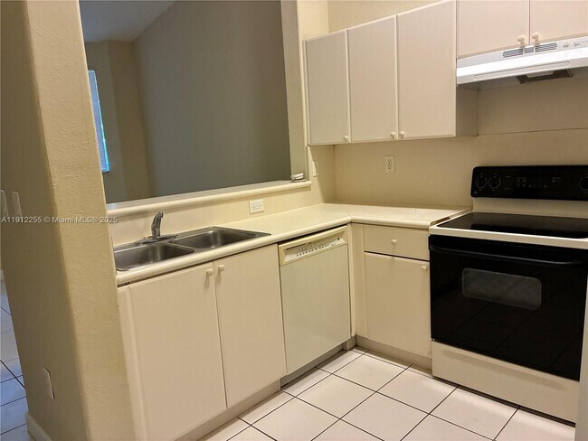 Building Photo - 1666 SE 27th Ct