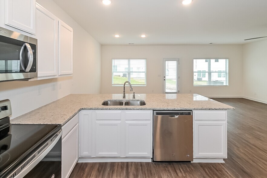 Building Photo - 128 The Heights Dr