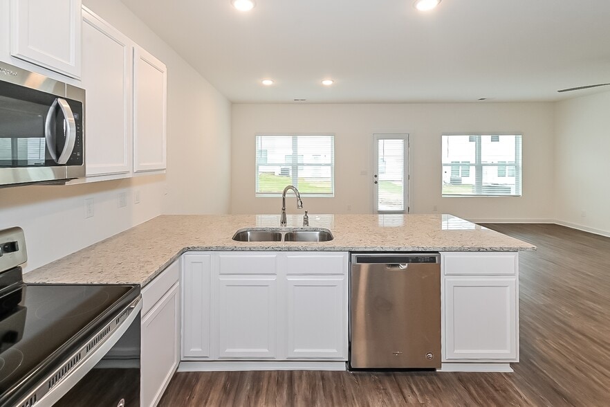 Building Photo - 516 The Heights Ln