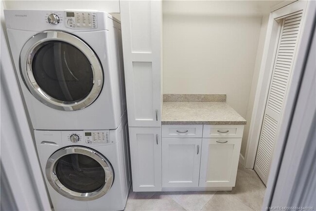 Building Photo - 4194 SW Gleneagle Cir