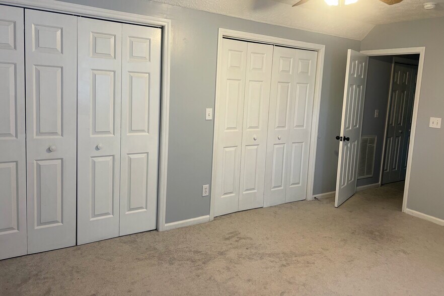 Building Photo - 4614 Masonboro Loop Rd