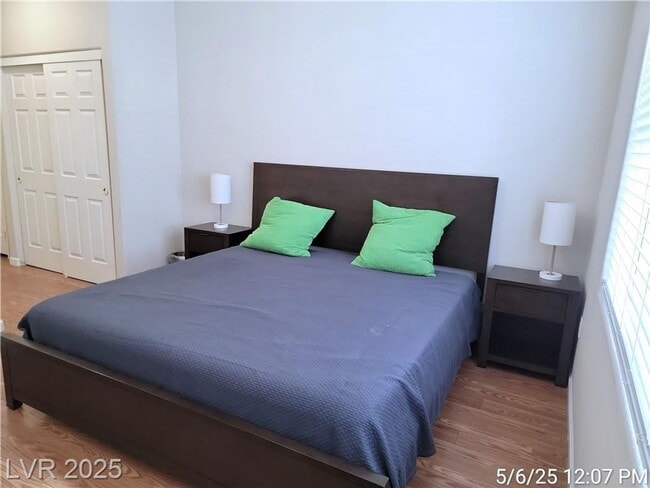 Building Photo - RESORT STYLE LIVING IN SOUTHWEST GATED COM...