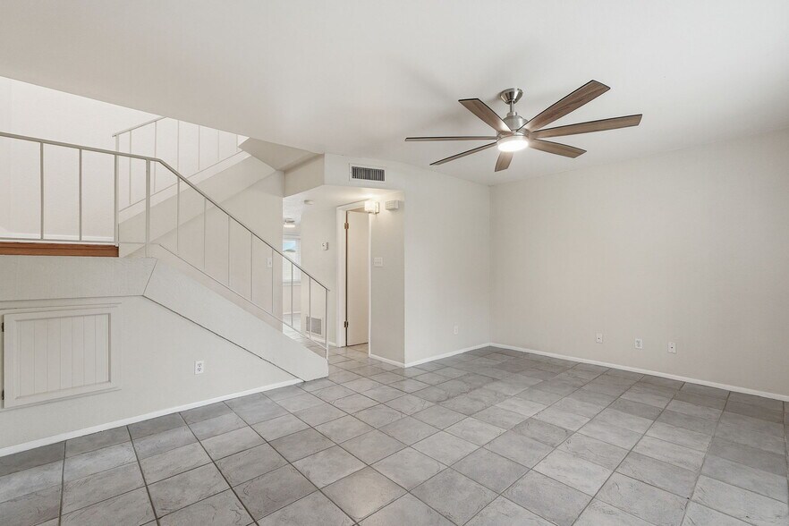 Building Photo - 31 W Pasadena Ave