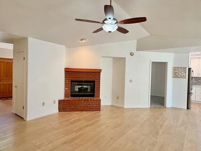 Building Photo - 5663 Montclair Cir