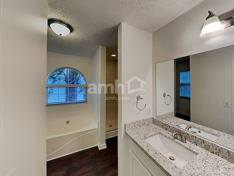 Building Photo - 2926 Melbourne Terrace