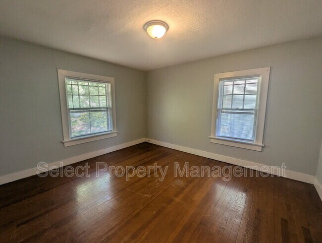 Building Photo - 2526 Hoagland Ave
