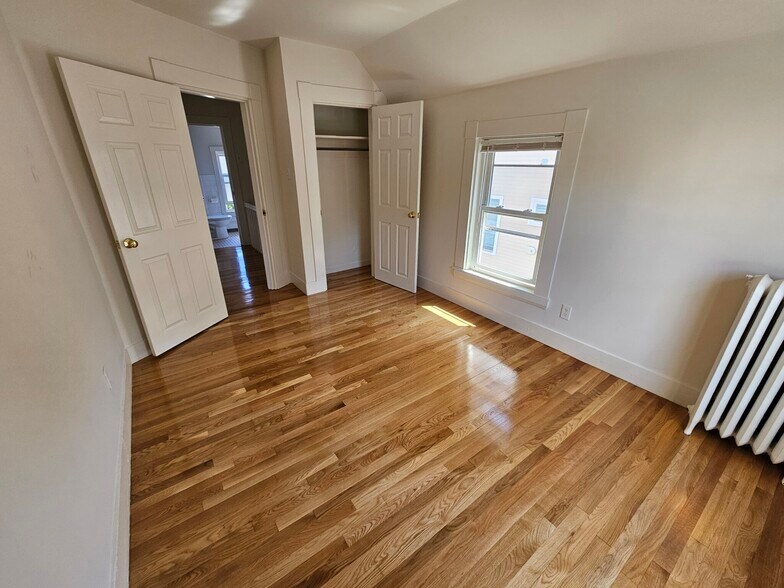 Building Photo - 33 Winship St