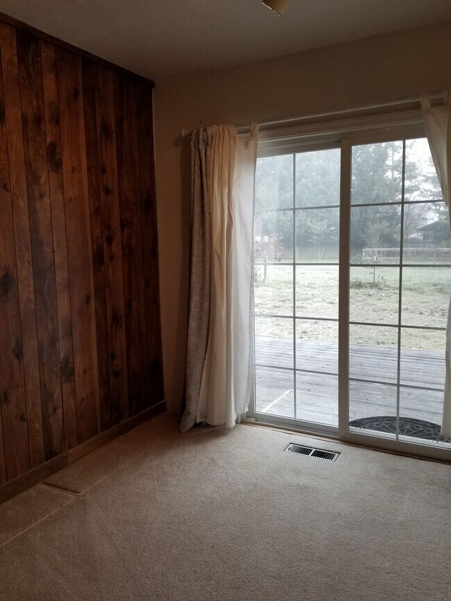 Building Photo - Four Bedroom Classic Farmhouse