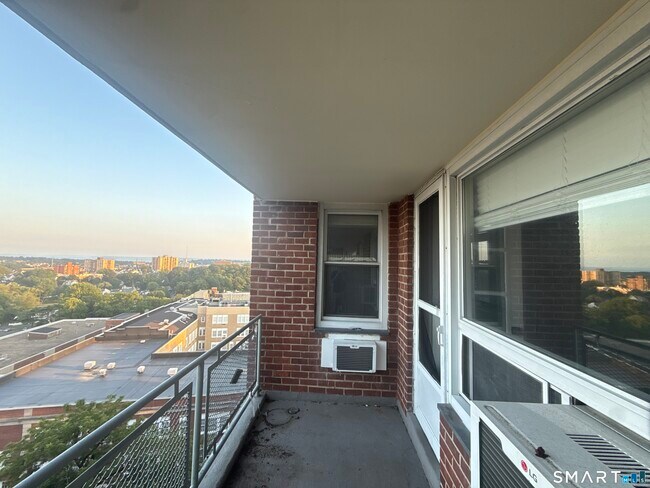 Building Photo - 71 Strawberry Hill Ave