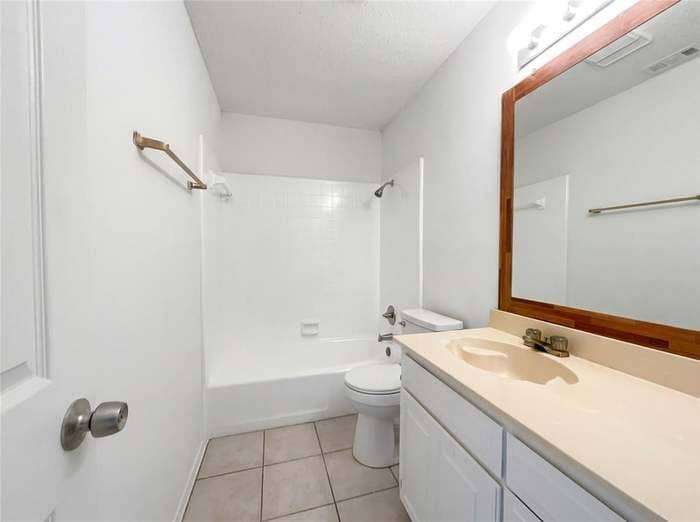 Building Photo - 709 Sandy Trail