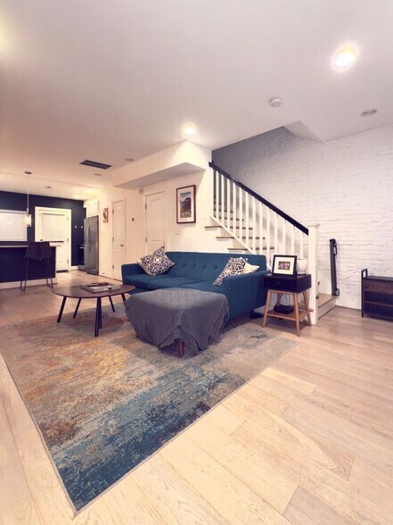 Building Photo - 749 Hamilton St