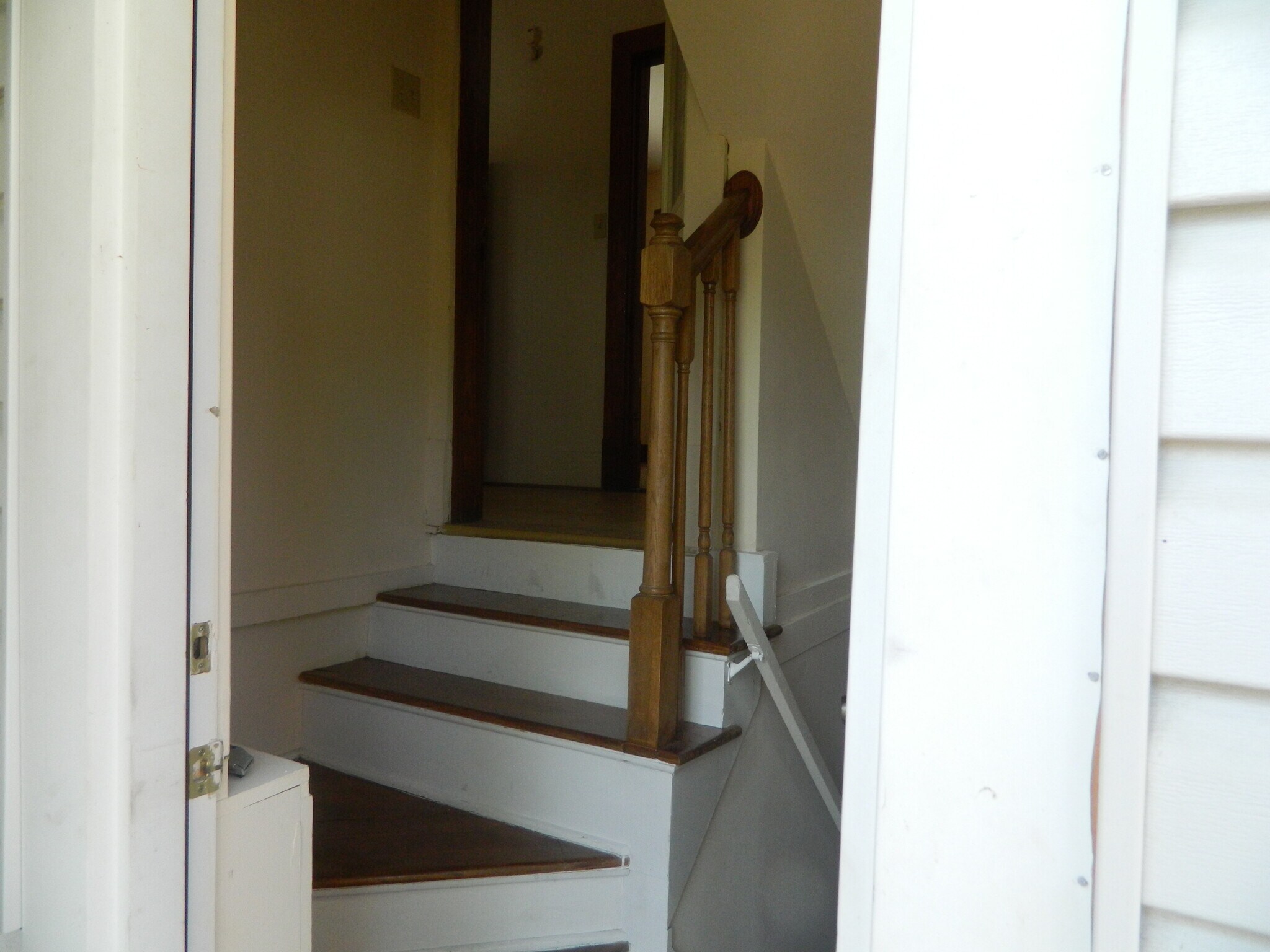 Rear Entrance - 1235 Lydia St