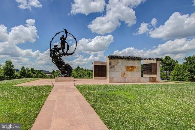 Building Photo - 1411 King St