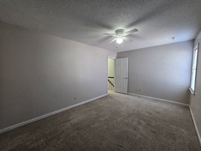 Building Photo - 6172 Lakeway Dr