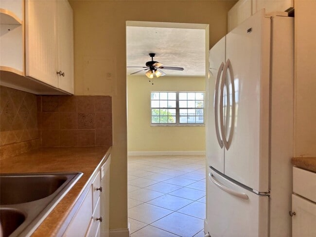 Building Photo - 1407 NE 56th St