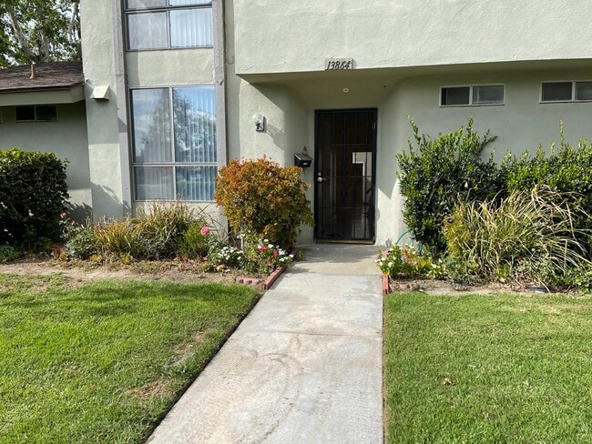 Entry - 13864 Dawson St