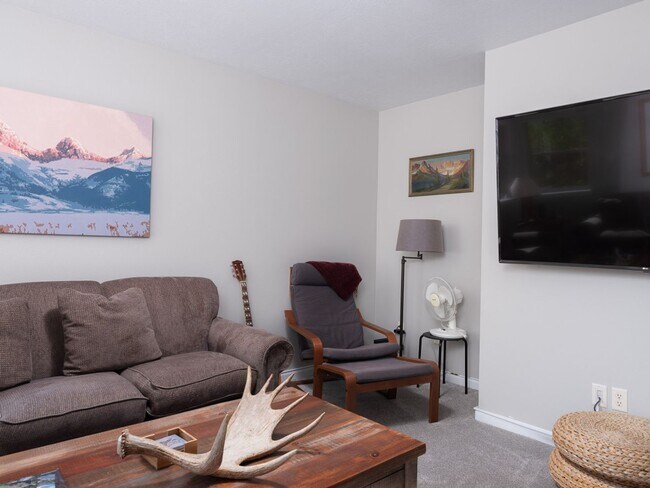 Building Photo - 7552 Mountain Laurel Dr