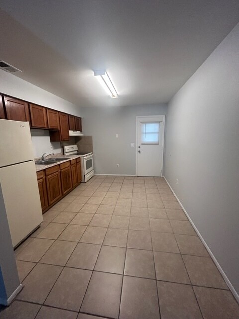 Building Photo - 613 Herb Hudson Ct