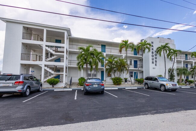 Building Photo - 1217 Sombrero Blvd