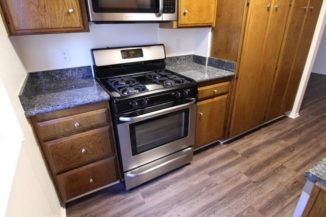 Building Photo - 2 bedroom in Studio City CA 91604