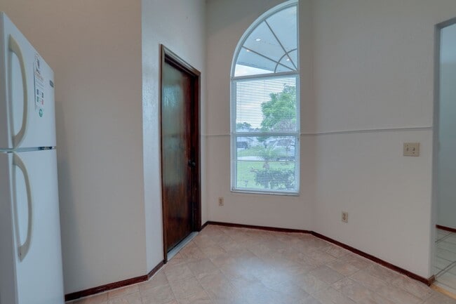 Building Photo - 10038 Little Teak St