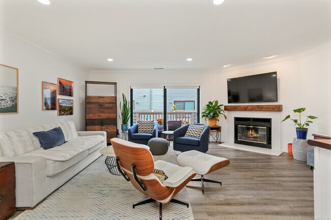 Building Photo - 3 Oakwood Ave