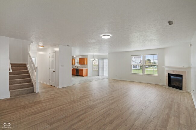 Building Photo - 2310 Liatris Dr